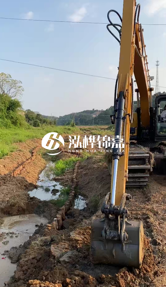 青島河道清淤專業(yè)施工-水挖機(jī)清淤適合哪些河道狀況？